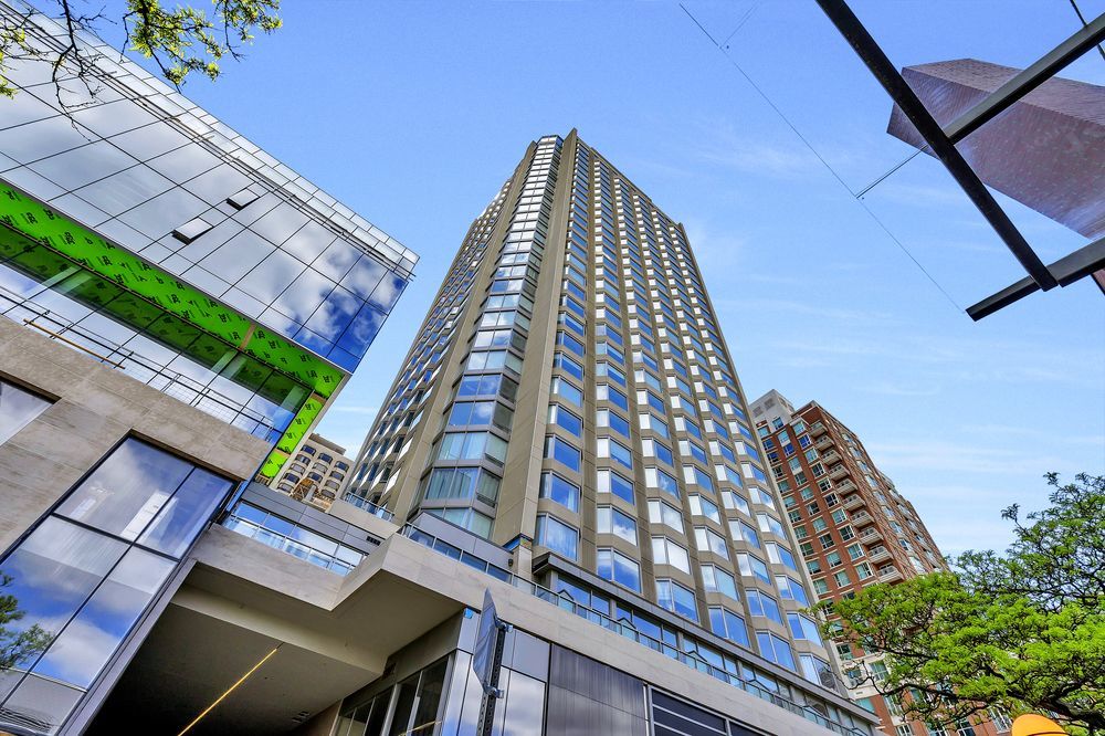 Luxury In Yorkville Toronto Exterior photo